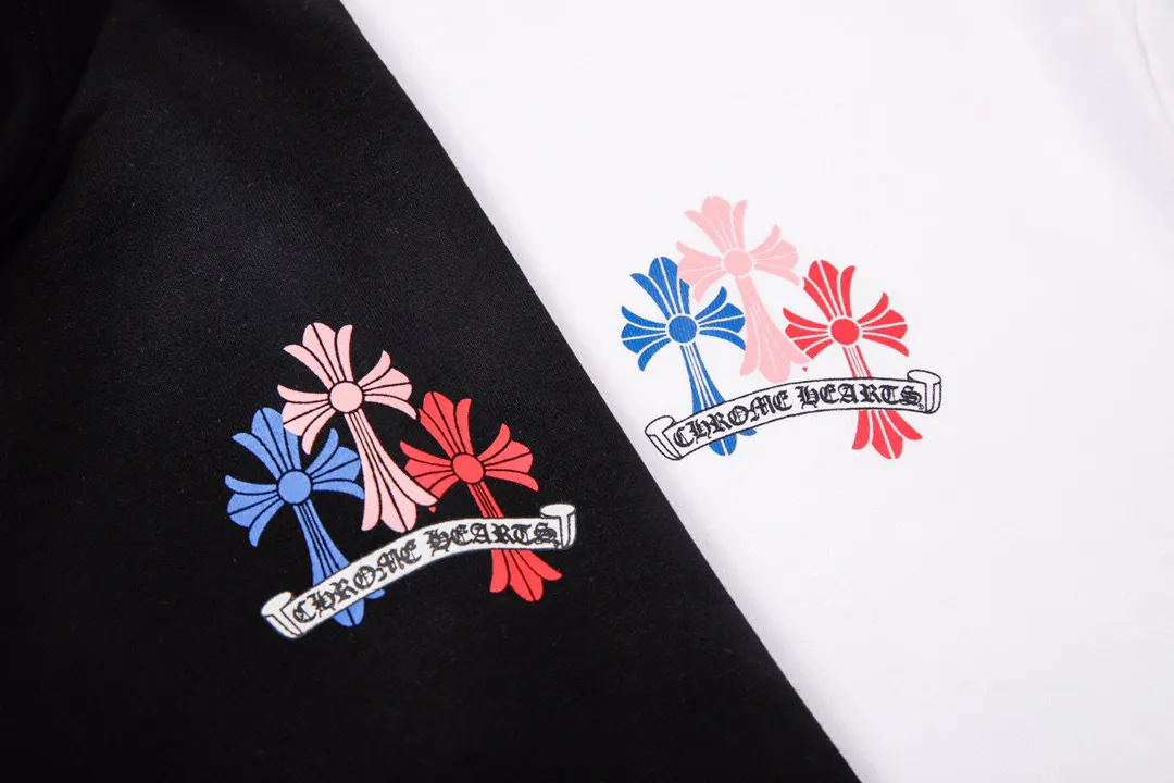 M20—P210 -Chrome Hearts/Chrome Hearts printed sweatshirt cardigan jacket -420 grams of high-density, high-quality wool, soft, delicate and skin-friendly, soft and silky to the touch, warm and skin-friendly -The hardware zipper accessories are all customized and full of details -Colour: black white -Size: S M L XL